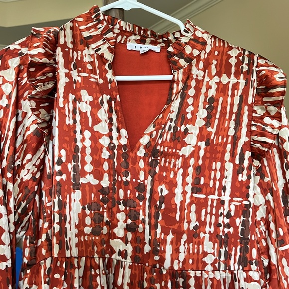 THML long sleeve tired dress with elastic around wrist. - Picture 2 of 3